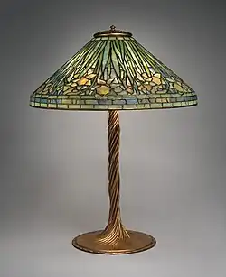 "Daffodil" lamp; 1904–1924; leaded opalescent glass and gilt bronze; height: 67.9 cm, diameter of shape: 51.4 cm; Metropolitan Museum of Art