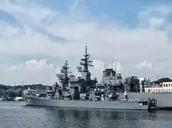 JS Ōyodo and JS&nbsp;Uraga at Yokosuka on 22 September 2013.