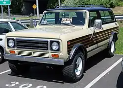 A 1976–1980 Scout II Traveler
