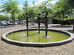Sculpture "Vrouwen van de bron" at the Giesenplein in Wanroij