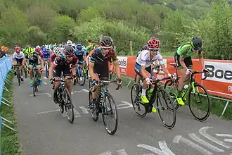 From left to right: Kasia Niewiadoma, Pauline Ferrand-Prévot, Ashleigh Moolman and Sabrina Stultiens leading the peloton on the Côte de La Redoute, at 36 km from the finish.