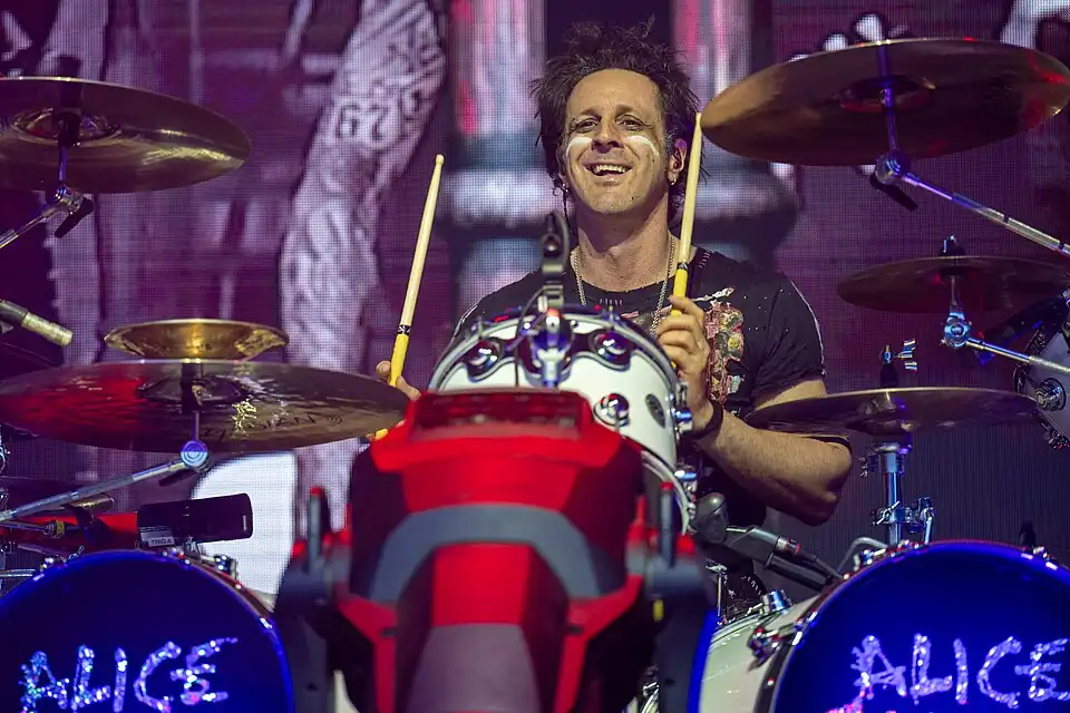 2024 Alice Cooper - Glen Sobel - by 2eight - 9SC8650.jpg