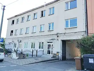 Partly Partly abandoned tenement at 60