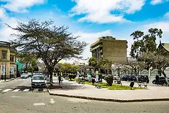 Intersection with Sáenz Peña street