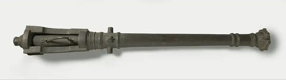 Breech-loading "lilla", Rijksmuseum, ca. 1750–1850. Length 180.5&nbsp;cm, width 21.5&nbsp;cm, calibre: 4.5&nbsp;cm, weight: 120.8&nbsp;kg.