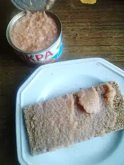 A piece of similar bread with less roe used since Ikra mintaya (canned roe) is rather salty.[19]