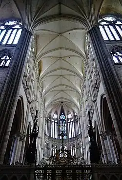 Rayonnant choir, begun in 1236, mainly 1241–1258