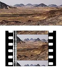 Comparison between the "normal" picture and the anamorphic picture on a 35&nbsp;mm film in Cinemascope format