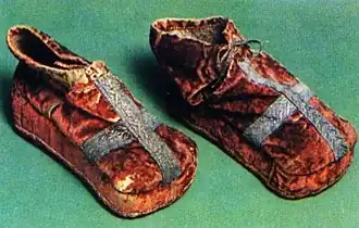 Polish boy's duckbill platform shoes, 1530