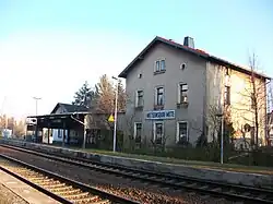 Station building and platform (2016)