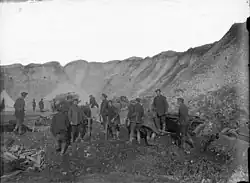 A working party in the Hawthorn Ridge mine crater, November 1916 (IWM Q 2006)