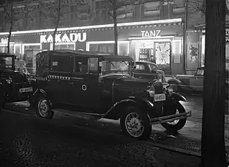 Kakadu&nbsp;[de] bar,[10] corner of Joachimsthalerstraße, Augsburger Straße, and Kurfürstendamm, operated from 1919 to 1937
