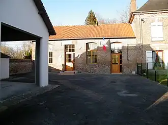 The town hall and school in Bray