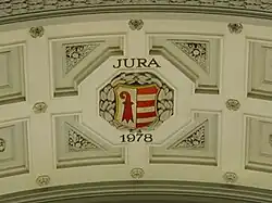 The coat of arms of the canton has been added to the side of the dome in the Federal Palace in Bern.