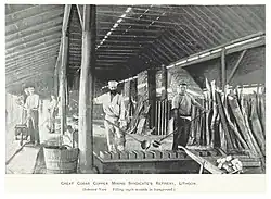 Casting ingots at Lithgow refinery (1899)