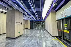 Line 8 platform 4 transfer node towards Lines 11 & 13