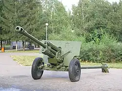Mid 20th century field artillery piece