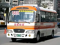 Taipei bus servicing Dalongdong and Taipei 101