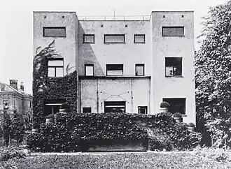 Steiner House, Vienna, Austria, by Adolf Loos, 1910[263]