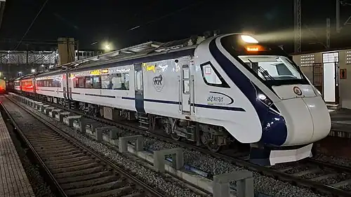 Nellai Vande Bharat Express arriving at Dindigul Junction
