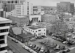 1961 courthouse with earlier wings and Lawyer's Row before demolition, early 1990s