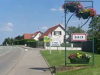 The road into Daix
