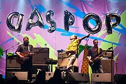 Das Pop performing in 2010