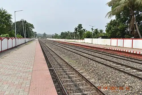 Station Platform (West end)