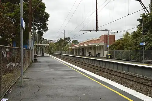 Eaglemont station Platform 2 looking north, showing the two station buildings on each platform