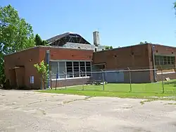 Additions (1957–left, 1949–right), northwest elevation in 2017