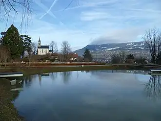 A view across the lake in Vétraz-Montoux