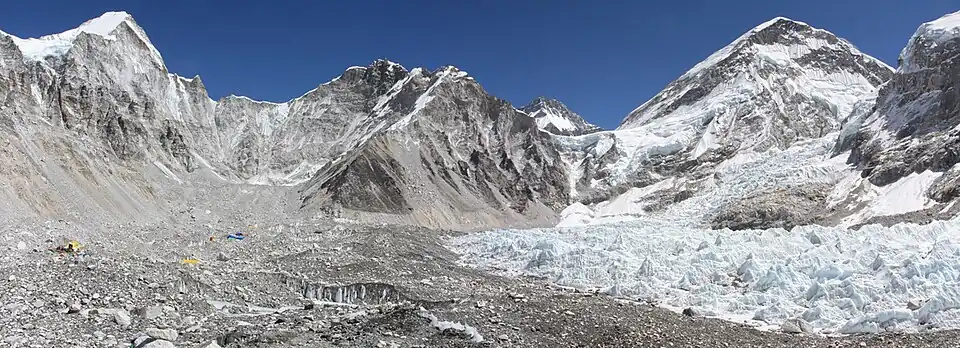Left to right: Lingtren-Khumbutse - Everest west shoulder.