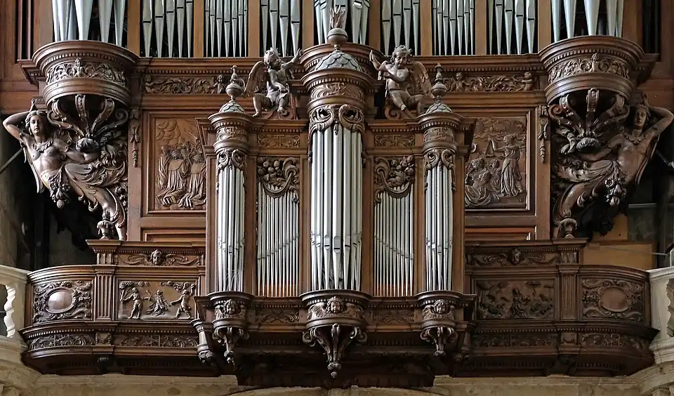 The case of the organ, installed in 1633