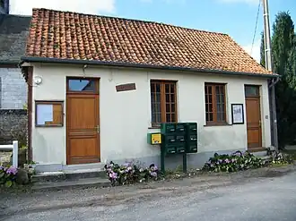 The town hall in Froyelles