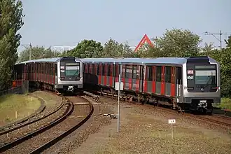 Two M5 series trains near Venserpolder station