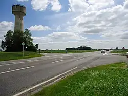 Location of the Champdeuil - Crisenoy station at the intersection between the RN 36 and the D 130 going to Champdeuil to the north and Crisenoy to the south.