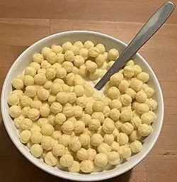 Crispy corn puffs (Kix)