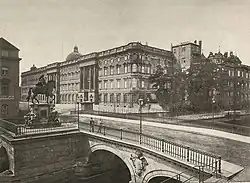 The statue on the Rathaus Bridge with Berlin Palace in 1874