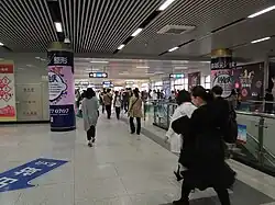 Interchange way between Line 1 and Line 3