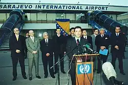 President of the F. R. of Yugoslavia V.Koštunica with the state leadership of B&H at the Sarajevo airport.(Jerković, 4th from the left)