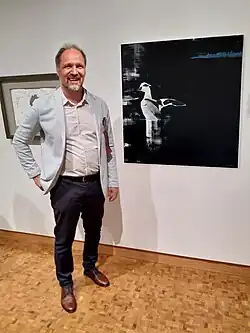 Johannes Nevala at his painting "Blueline". Leigh Yawkey Woodson Ar t Museum, 2019.