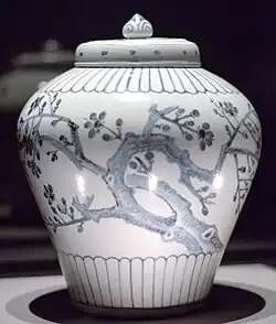 Lidded pot with plum blossom, National Treasure