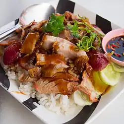 Khao mu krop mu daeng, Thai crispy and red pork