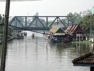 Typical atmosphere of Taling Chan floating market