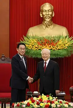 Trọng with Japanese prime minister Fumio Kishida in 2022