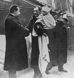Crown Prince Olav arrives in Norway in 1905 on his father's arm and is greeted by Prime Minister Christian Michelsen.