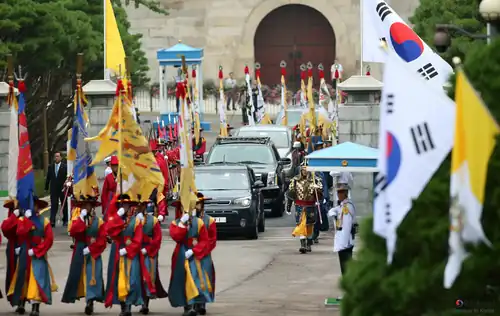Official Welcome Ceremony for Pope Francis by Ministry of National Defense Traditional Band and Traditional Honor Guard (2014)