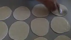 Placing oil on each small petë