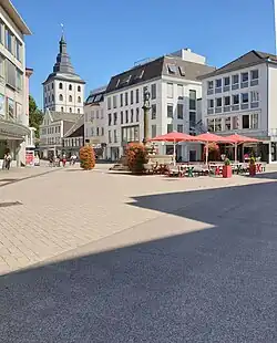 Bernhard-fountain - Lange Straße - Protestant Jakobi Church, from south