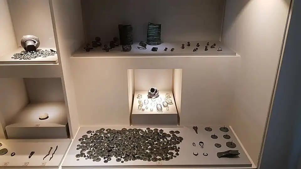 The Lovas Hoard bronze and gold artefacts